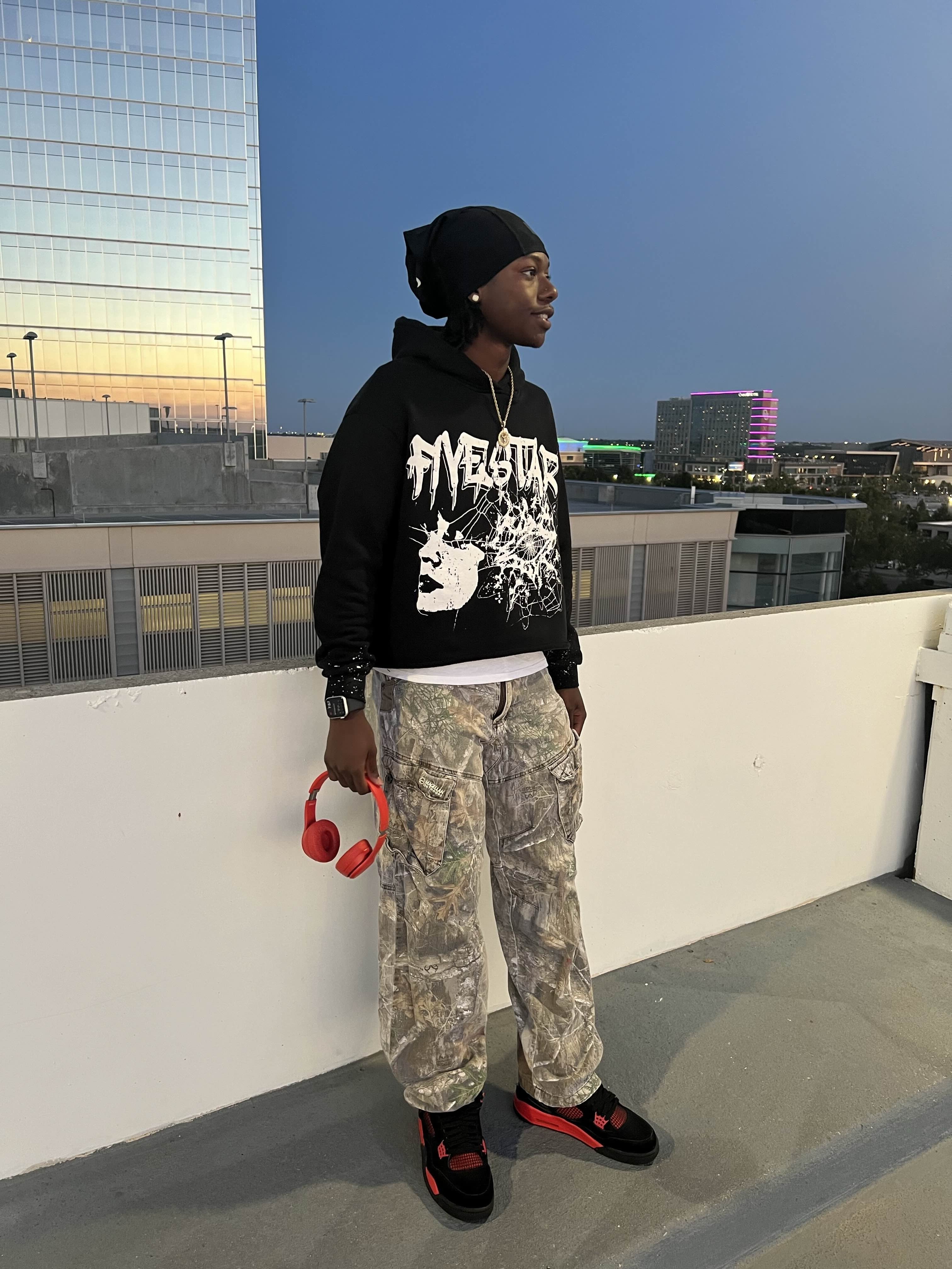 'FIVESTAR' CROPPED HOODIE